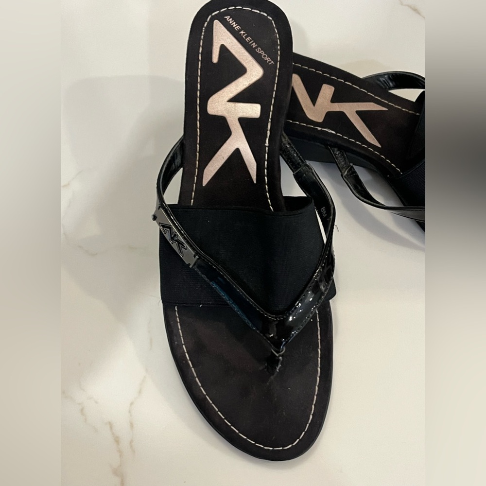 Ann Klein Sport Sandals with Black Patent Flip Flop Strapping Size 8